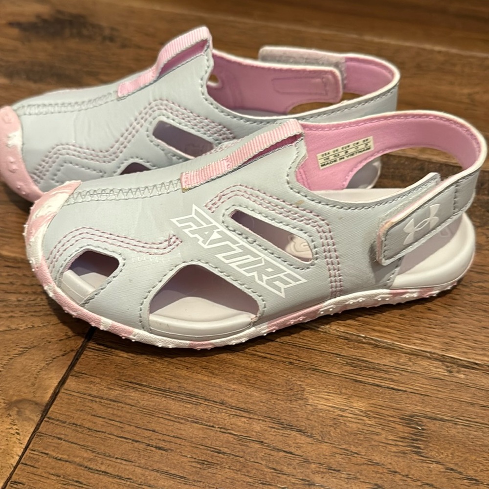 Girls Under Armour sandals / water shoes; size 11 (US)